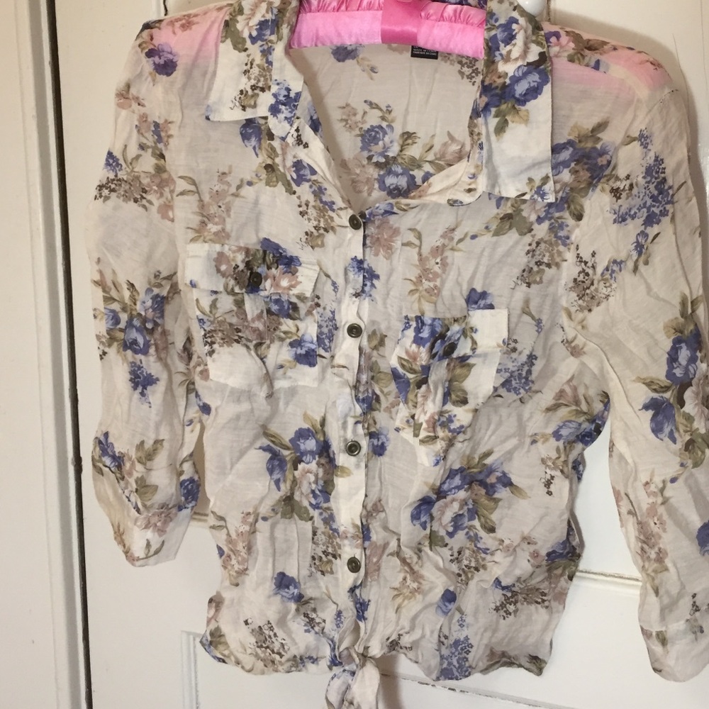Floral top size large